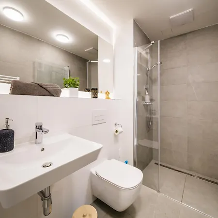 Center Apartment *